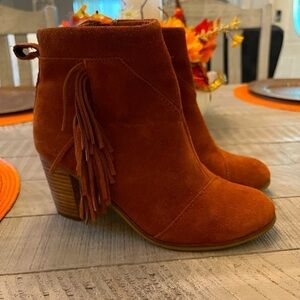 Women’s medium brown Toms ankle boots size 7.5